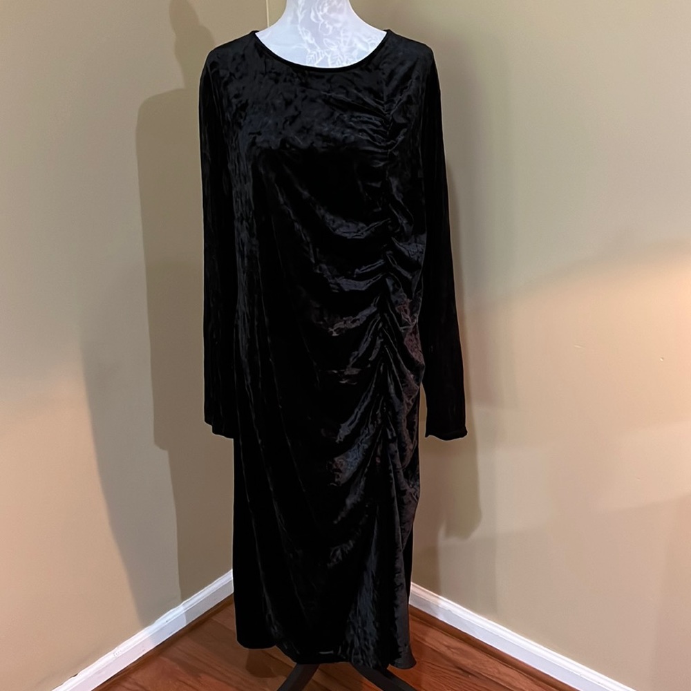 2X Black velvet flattering front gathered into a front split and cutout back